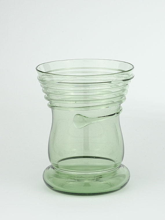 Trinkglas mit Fadenglasauflage