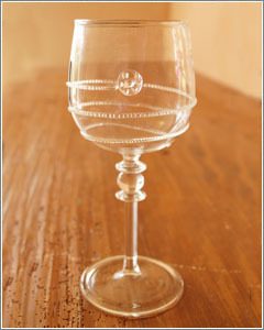 Venezianisches Weinglas mit gewundenem Faden und kleiner Beernuppe 22 cm
